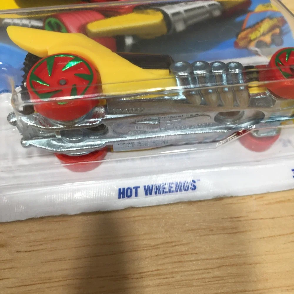 Hot Wheels Toy Car 2025 Fast Foodie Hot Wheengs 197/250 1:64 Yellow Red
